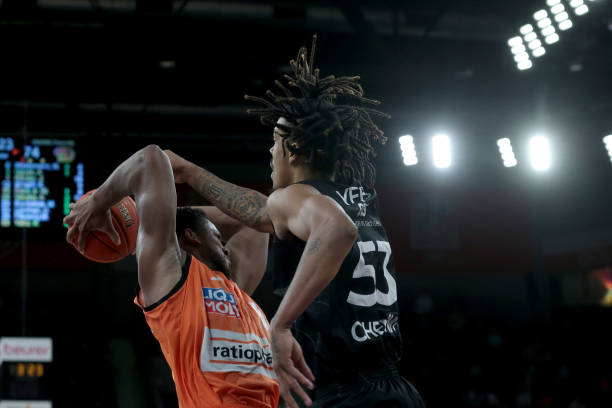 实现新的突 实现新的突