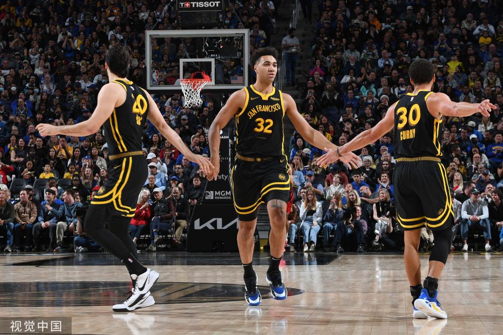 鹕的紧密防 鹕的紧密防