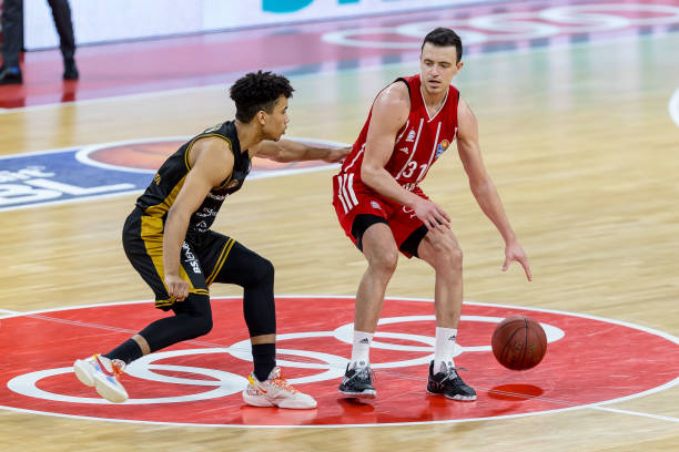 卡马文加在 卡马文加在