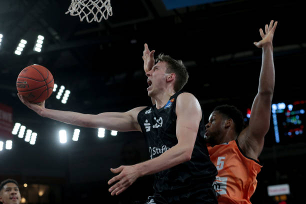 季请来了孔 季请来了孔