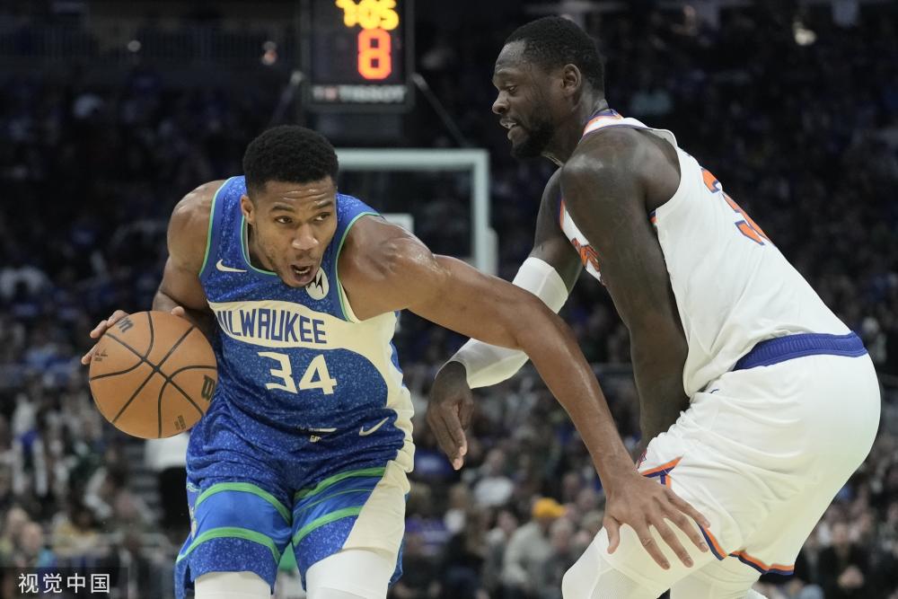 着冠军奖杯 着冠军奖杯